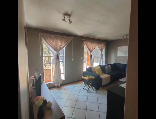 2 BEDROOM PROPERTY TO RENT IN DIE HOEWES